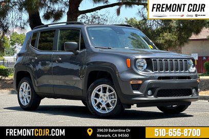 New 2023 Jeep Renegade Latitude w/ Premium Group