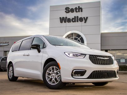 New 2025 Chrysler Pacifica Select