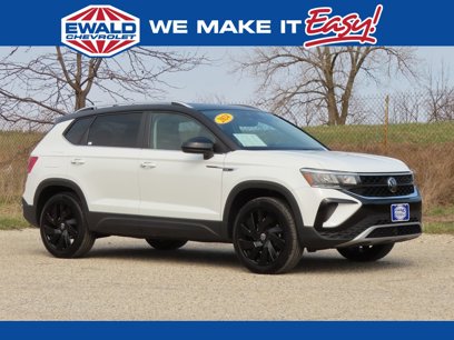 Used 2024 Volkswagen Taos SE w/ Panoramic Sunroof Package