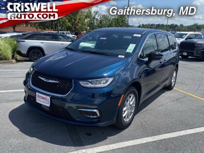 New 2025 Chrysler Pacifica Select