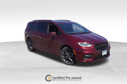 Used 2021 Chrysler Pacifica Touring-L w/ Uconnect Theater Family Group