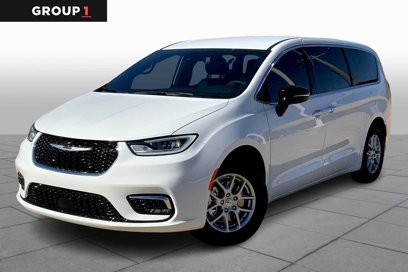 New 2025 Chrysler Pacifica Select