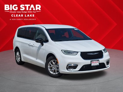 New 2025 Chrysler Pacifica Select