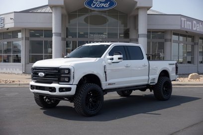 New 2025 Ford F350 Platinum w/ Tremor Off-Road Package