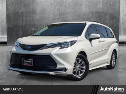 Used 2021 Toyota Sienna XLE