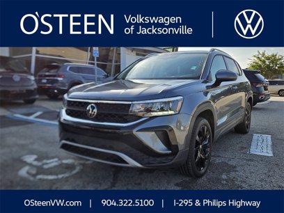 Certified 2022 Volkswagen Taos SE w/ Panoramic Sunroof Package