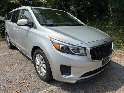 Used 2017 Kia Sedona LX w/ LX Essentials Premium Package