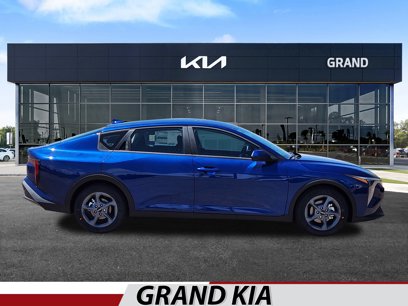 New 2025 Kia K4 LXS