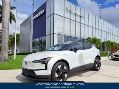 New 2025 Volvo EX30 Plus w/ Climate Package