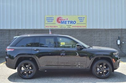 New 2025 Jeep Grand Cherokee Limited w/ Black Appearance Package
