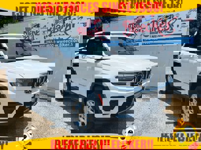 New 2025 Jeep Grand Cherokee Laredo