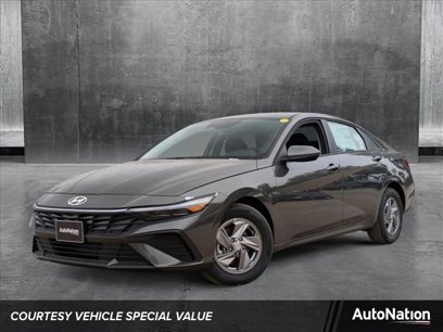 New 2025 Hyundai Elantra SE