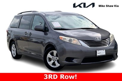Used 2017 Toyota Sienna LE