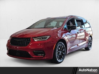 New 2025 Chrysler Pacifica Select