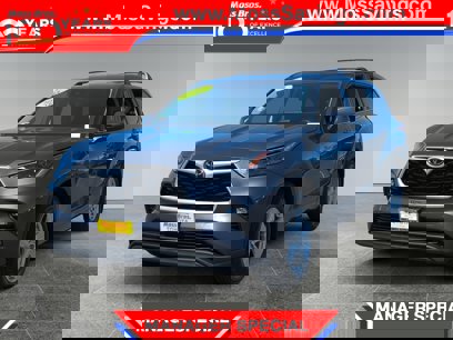 Used 2022 Toyota Highlander LE