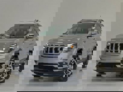 Used 2019 Jeep Cherokee Latitude Plus w/ Comfort/Convenience Group