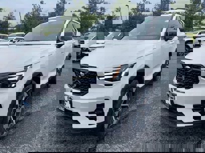 New 2025 Volvo XC40 B5 Plus w/ Protection Package Premier