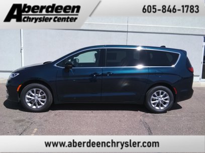New 2025 Chrysler Pacifica Select