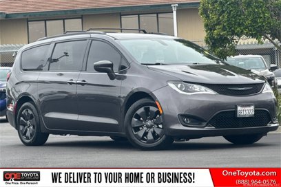 Used 2020 Chrysler Pacifica Touring-L w/ S Appearance Package