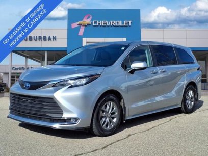 Used 2022 Toyota Sienna XLE