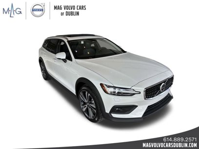 New 2025 Volvo V60 B5 Cross Country Plus w/ Protection Package Premier