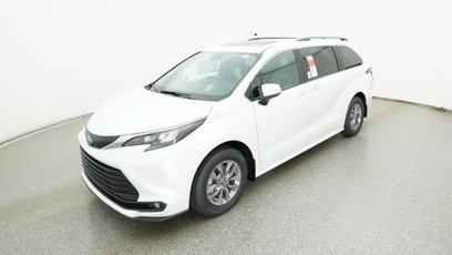 New 2025 Toyota Sienna XLE