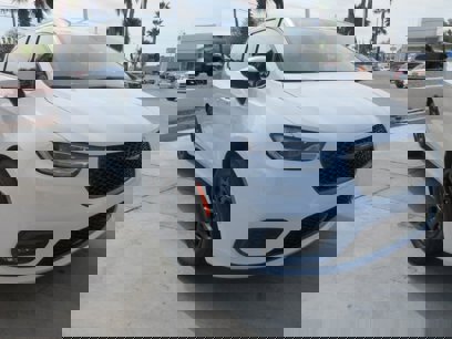 New 2023 Chrysler Pacifica Touring-L w/ S Appearance Package