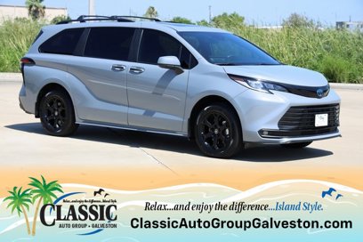 Certified 2025 Toyota Sienna XLE Woodland Edition