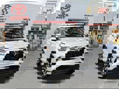 Used 2024 Toyota Highlander LE
