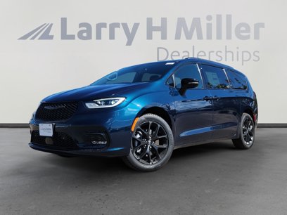 New 2025 Chrysler Pacifica Limited