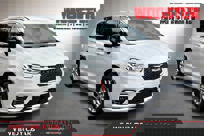 New 2025 Chrysler Pacifica Select