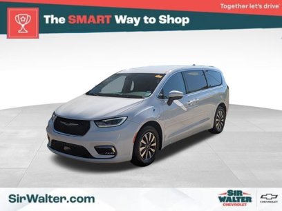 Used 2023 Chrysler Pacifica Touring-L