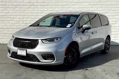 New 2023 Chrysler Pacifica Touring-L w/ S Appearance Package