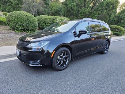 Used 2018 Chrysler Pacifica Limited w/ Advanced Safetytec Group