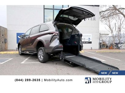 New 2024 Toyota Sienna LE