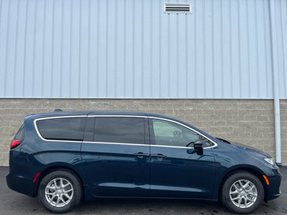 New 2025 Chrysler Pacifica Select