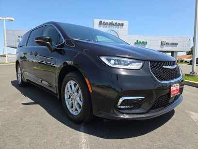 Used 2023 Chrysler Pacifica Touring-L