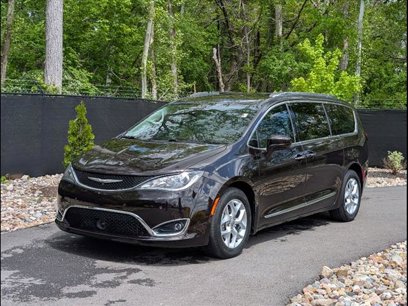 Used 2017 Chrysler Pacifica Touring-L Plus w/ Advanced Safetytec Group