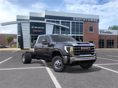 New 2025 GMC Sierra 3500 Pro w/ Convenience Package