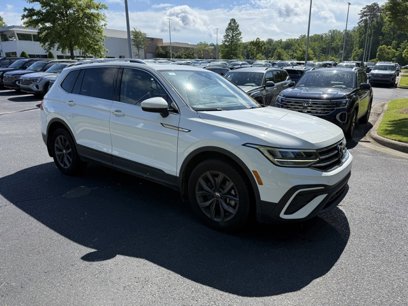 Used 2022 Volkswagen Tiguan SE w/ Panoramic Sunroof Package