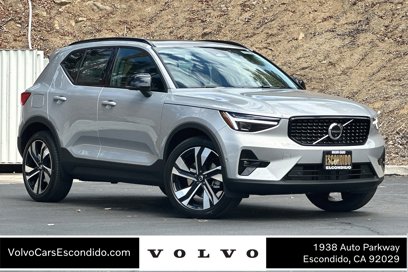 New 2024 Volvo XC40 B5 Plus w/ Protection Package Premier