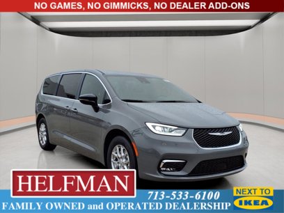New 2025 Chrysler Pacifica Select