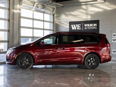 Used 2019 Chrysler Pacifica Limited w/ Advanced Safetytec Group