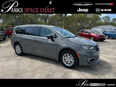 New 2025 Chrysler Pacifica Select