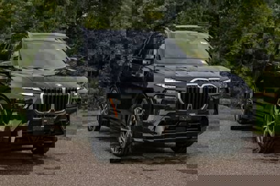 New 2025 BMW X7 M60i