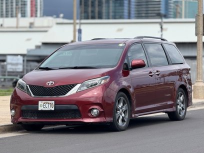Used 2017 Toyota Sienna SE
