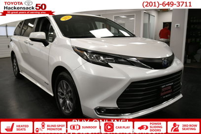 Used 2021 Toyota Sienna XLE