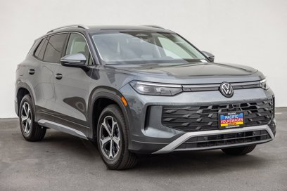 New 2025 Volkswagen Tiguan SE