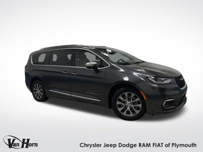 Used 2023 Chrysler Pacifica Pinnacle