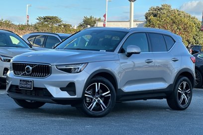 Used 2025 Volvo XC40 B5 Core